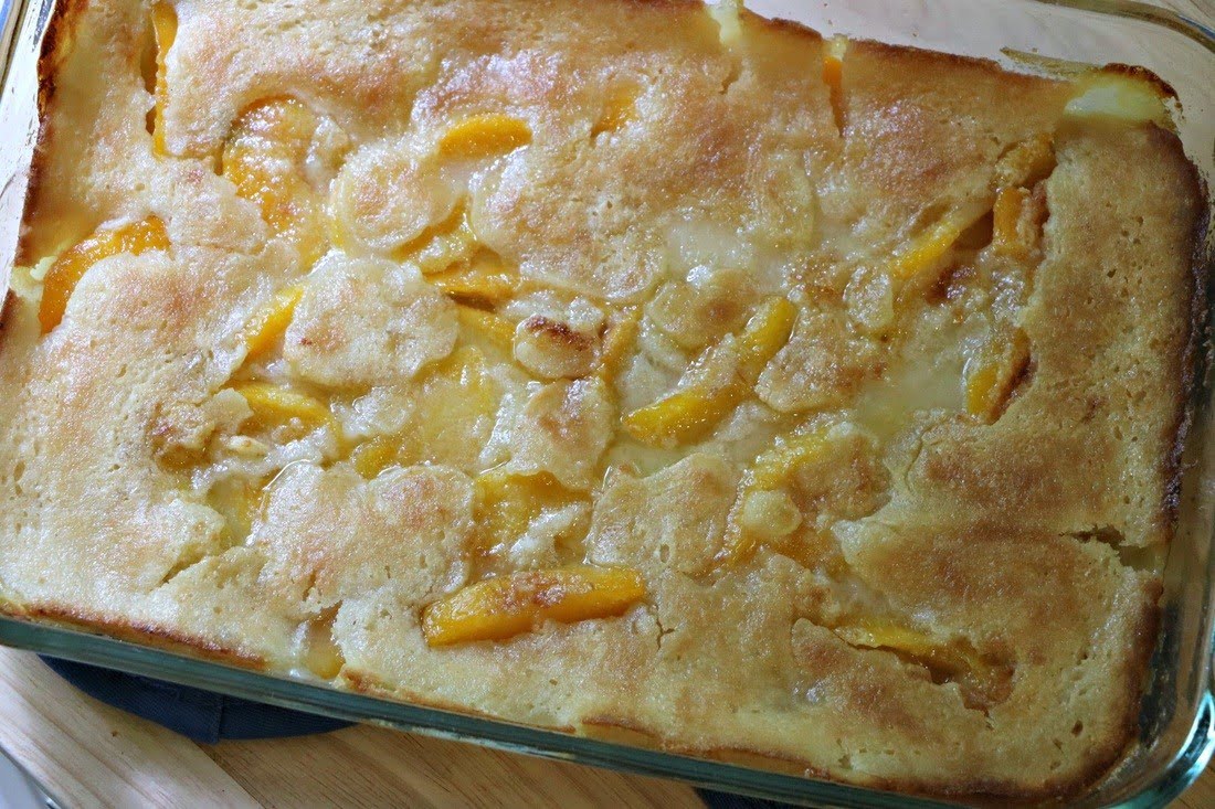 Dad's Favorite Peach Cobbler - KISS in the Kitchen