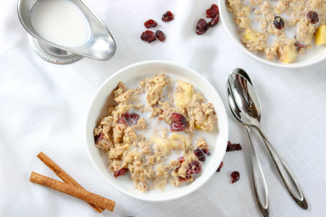 Cranberry Apple Slow-Cooker Oatmeal - KISS in the Kitchen